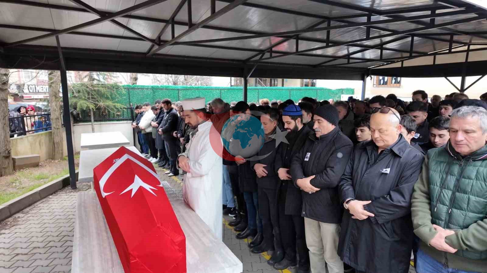 6 aylık yaşam mücadelesini kaybeden oyuncu İbrahim Yıldız son yolculuğuna uğurlandı