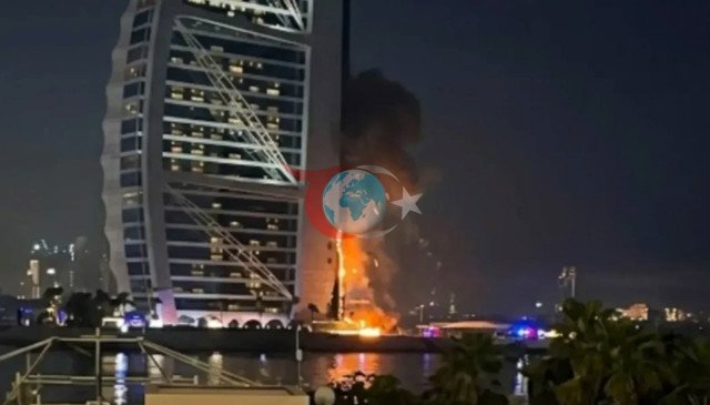 Dubai’nin simgesinde yangın paniği! Burj Al Arab’ın cephesi alev aldı - Resim: 1