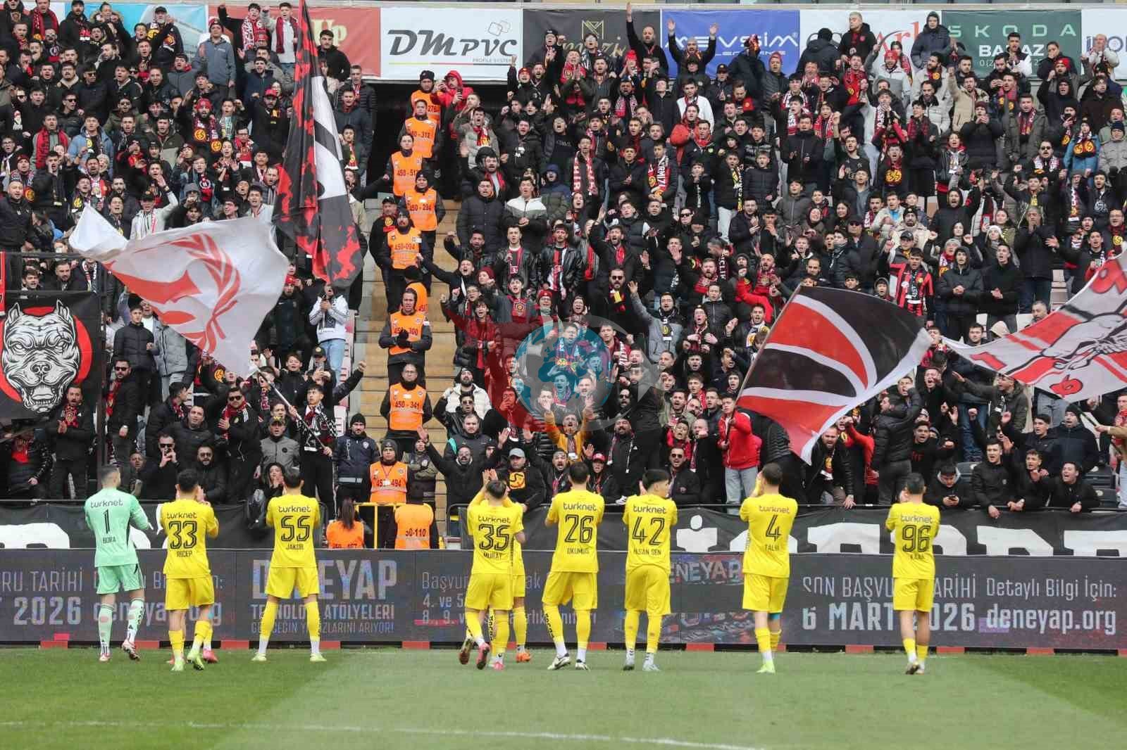 Vali Dr. Erdinç Yılmaz Eskişehirspor&rsquo;un galibiyet coşkusuna ortak oldu