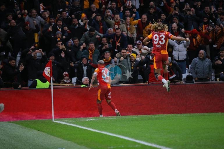 Galatasaray, Alanyaspor’u geçerek ligdeki iç saha yenilmezliğini 31 maça taşıdı