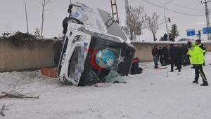 Ağrıda yolcu otobüsü devrildi Çok sayıda yaralı var
