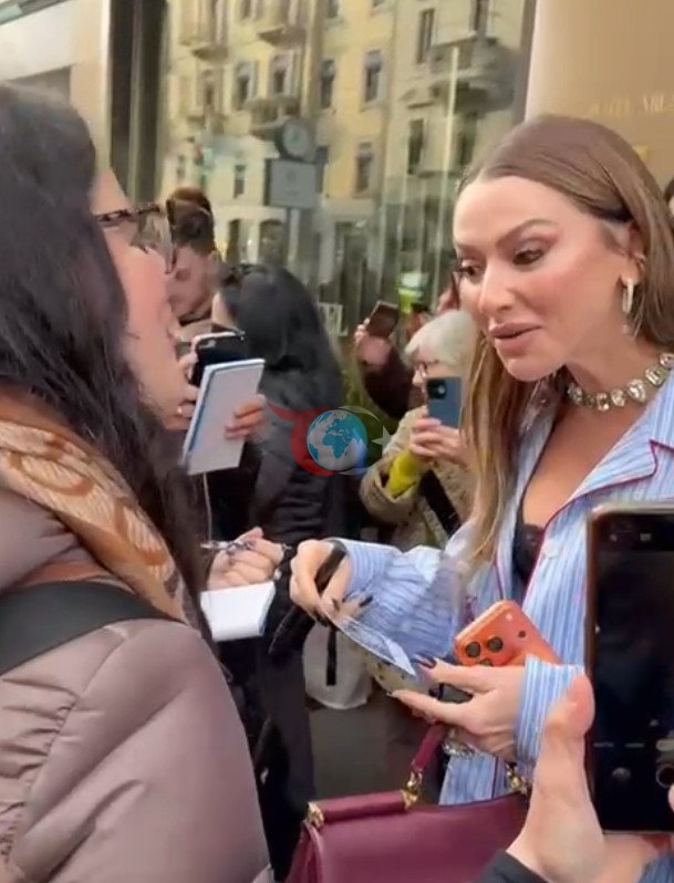 Milano Moda Haftasฤฑ'na katฤฑlan Hadise'ye sevgi seli