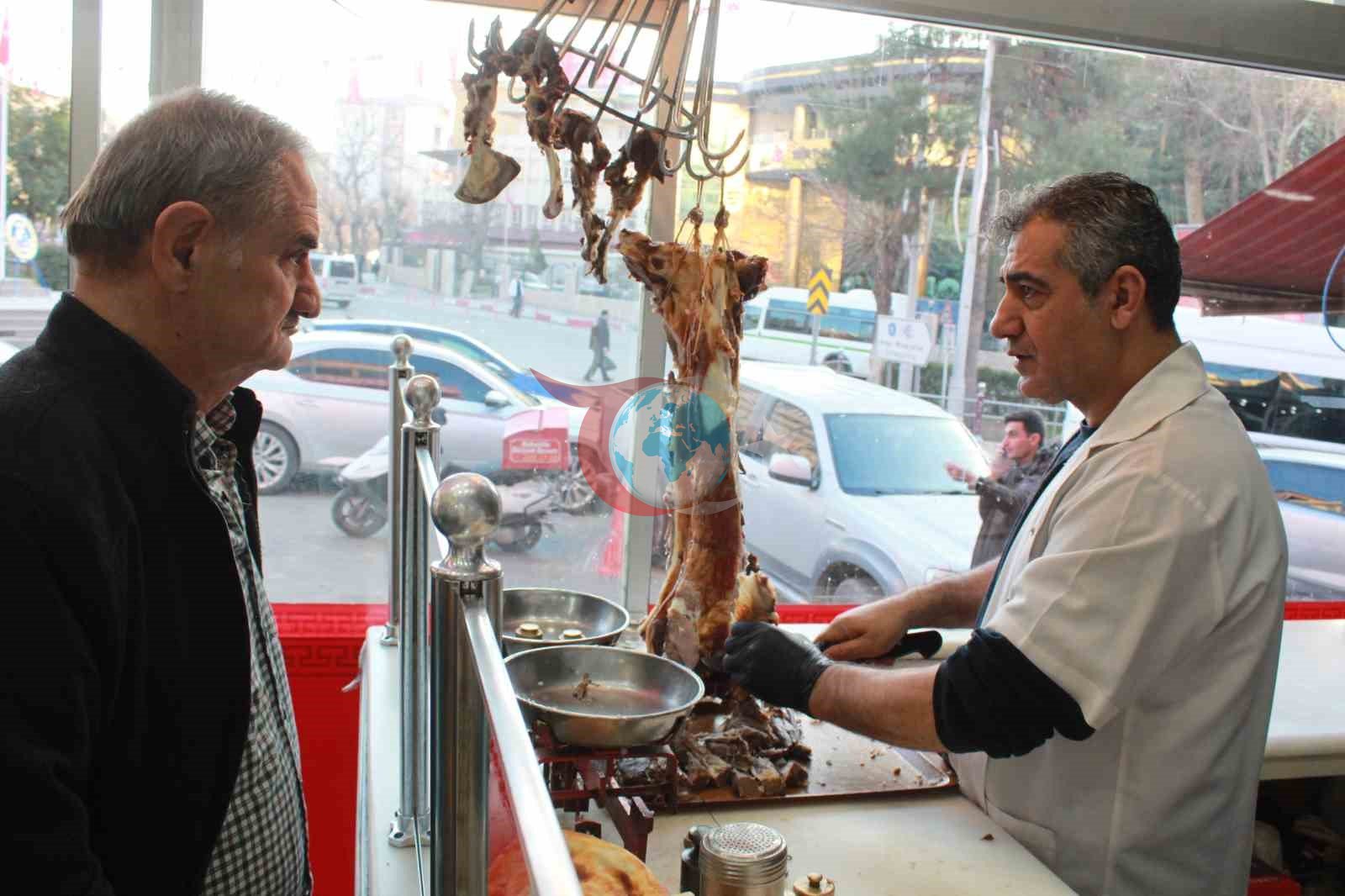 Siirt’in tescilli lezzeti büryan kebabı iftar sofrasının vazgeçilmezi oluyor