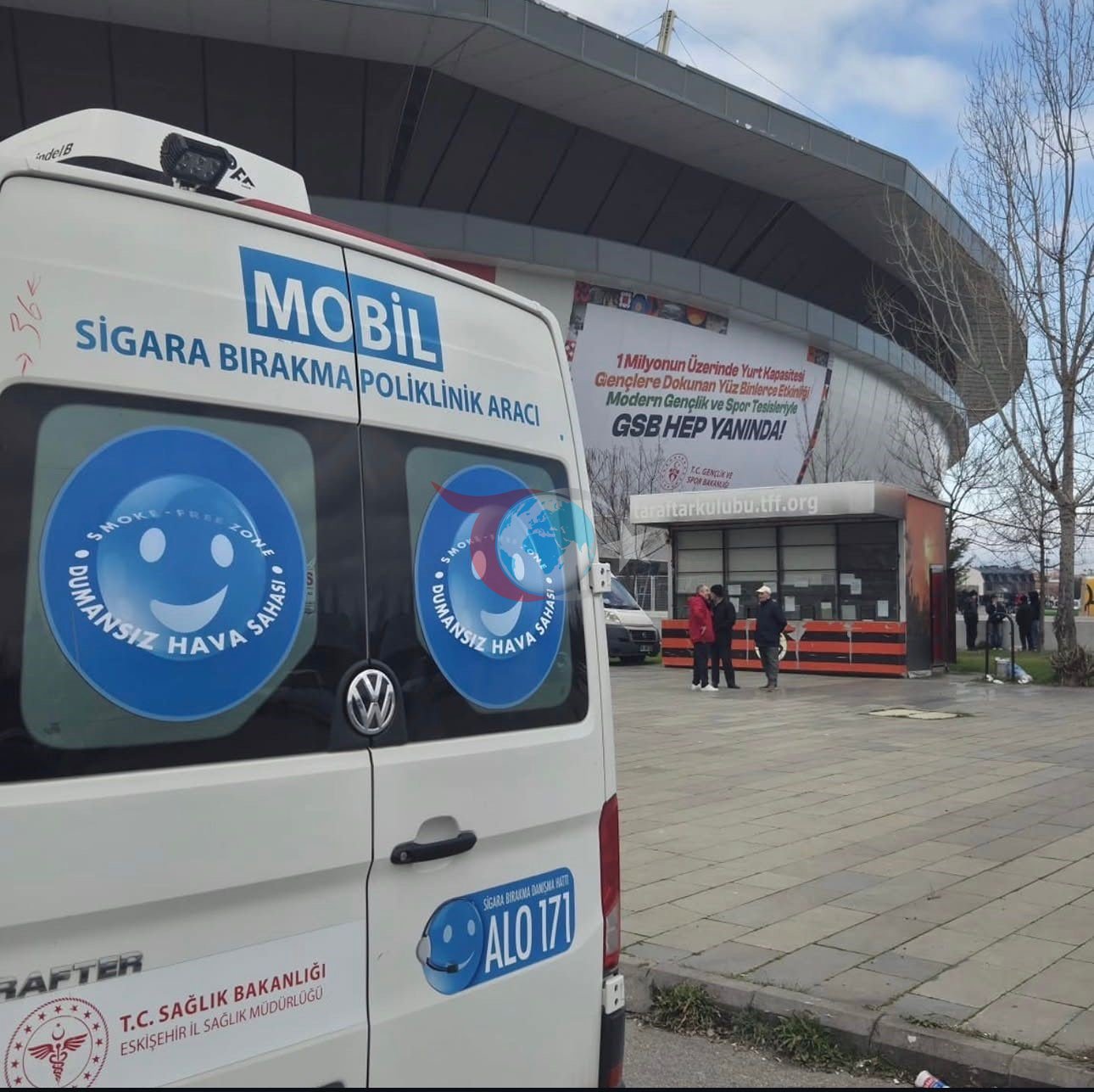 Eskişehir&rsquo;de mobil sigara bıraktırma aracı taraftarla buluştu