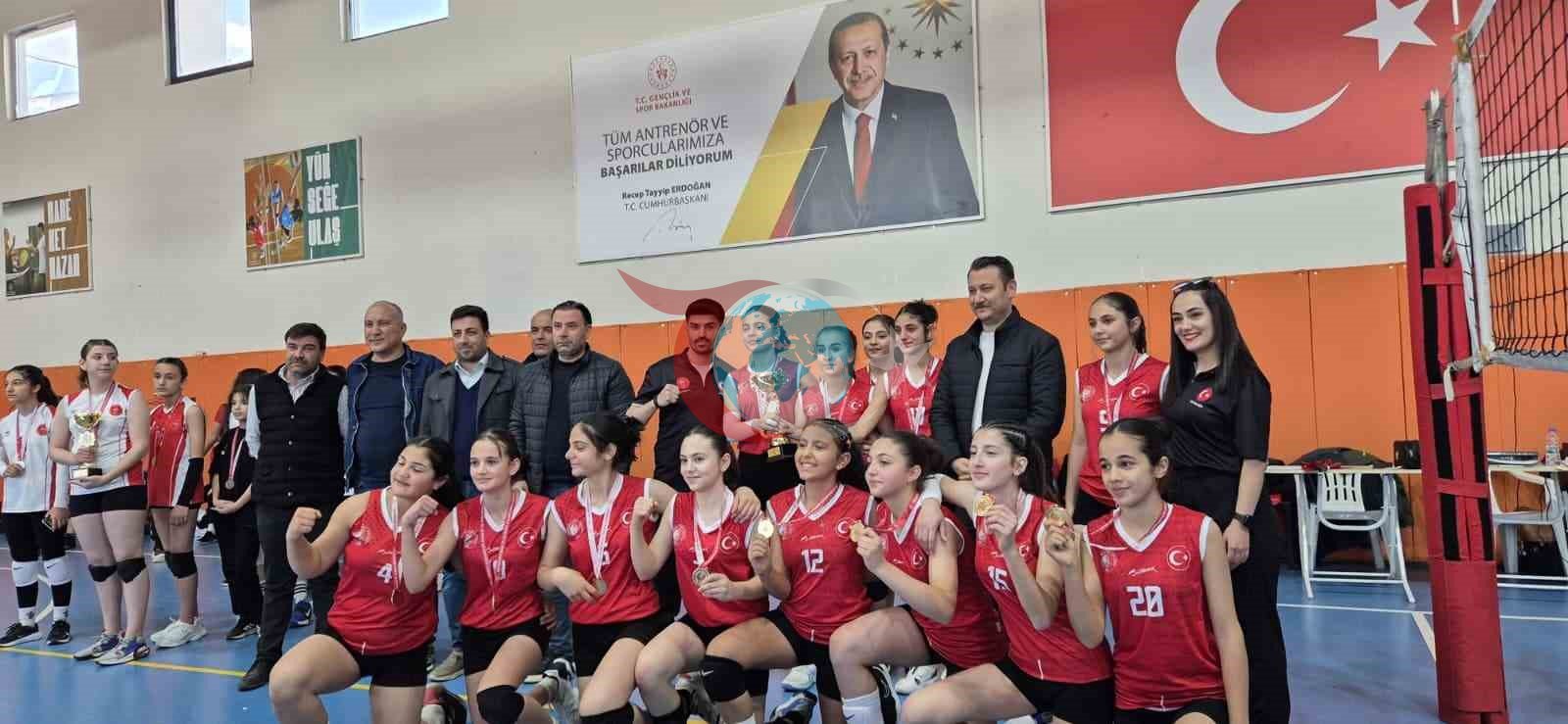 Tut Küçük Kızlar Voleybol Takımı Adıyaman il birincisi oldu