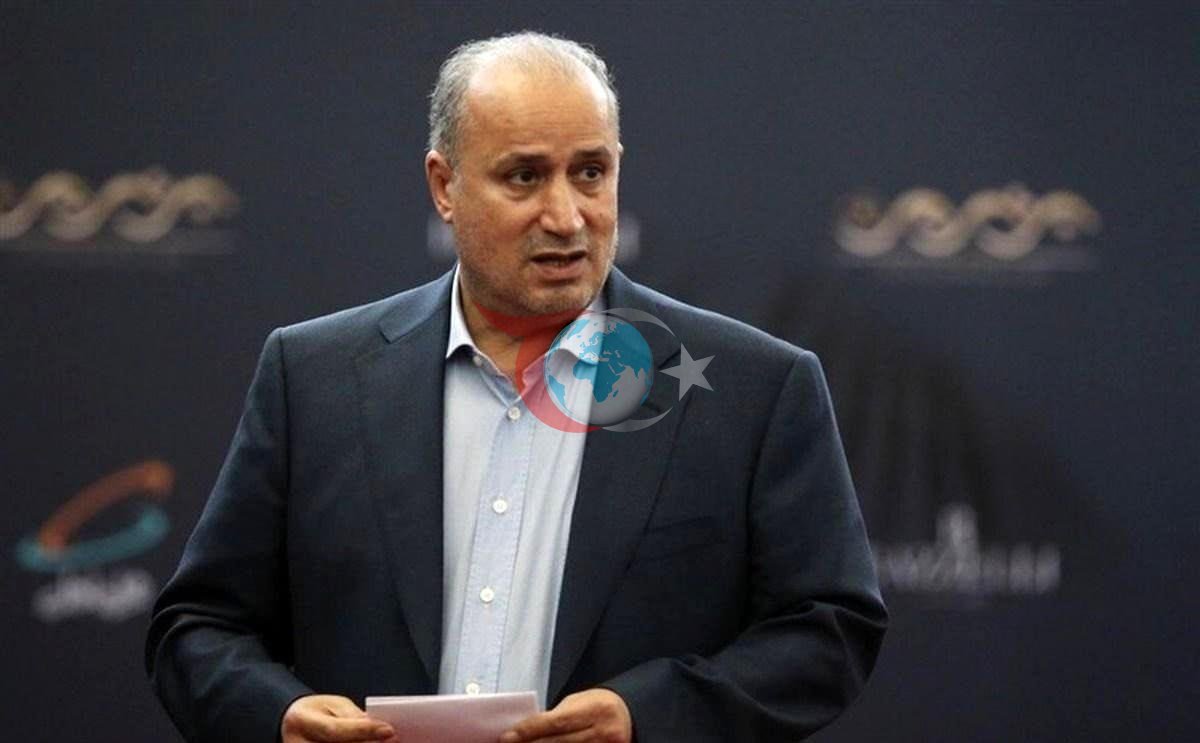 İran Futbol Federasyonu Başkanı Mehdi Taç bir etkinlikte açıklama yaparken görülüyor.