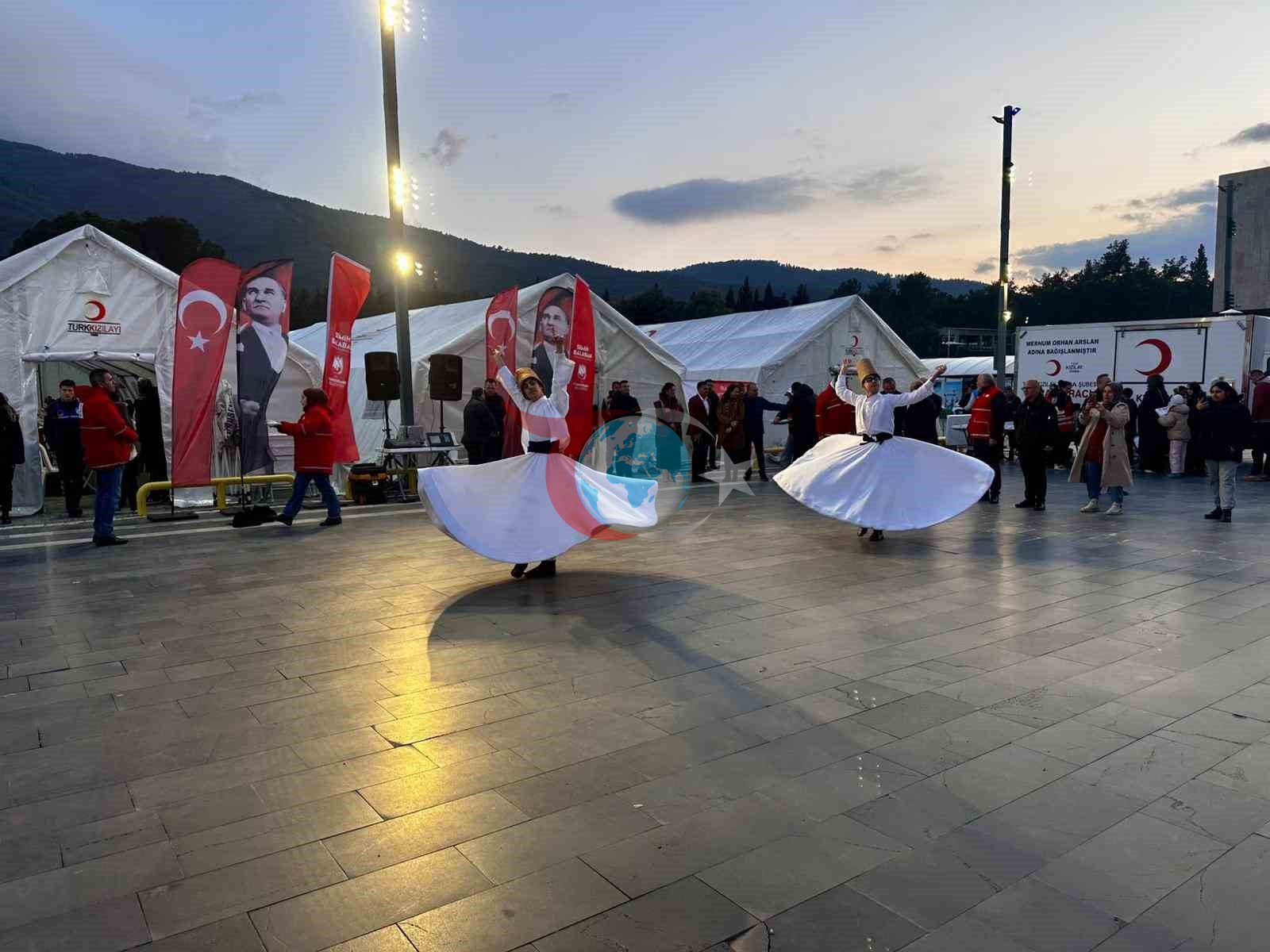 Türk Kızılay ve Yunusemre Belediyesi&rsquo;nden 1000 kişilik iftar