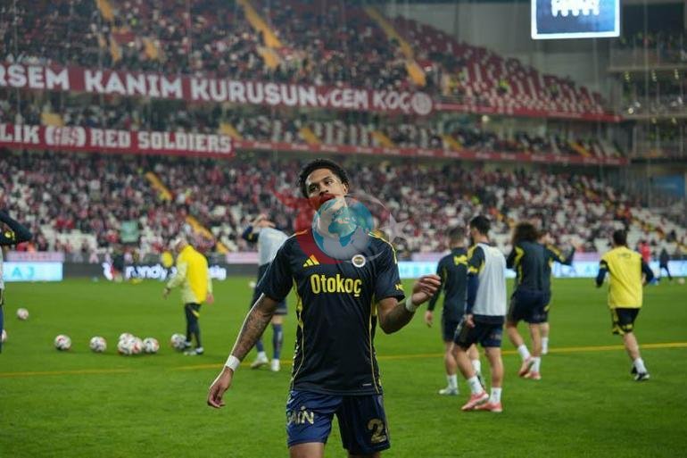 Fenerbahรงe deplasmanda 1 puan ile yetindi