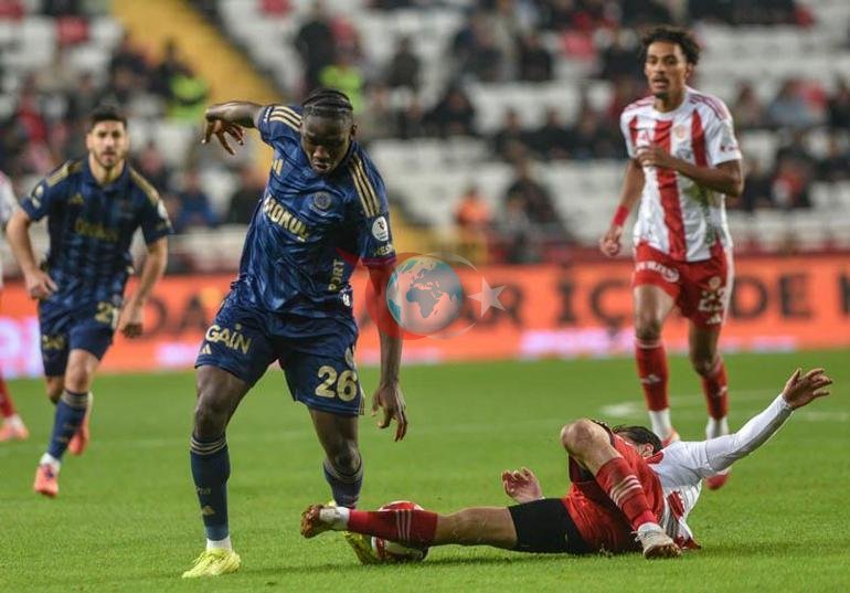 Fenerbahรงe deplasmanda 1 puan ile yetindi