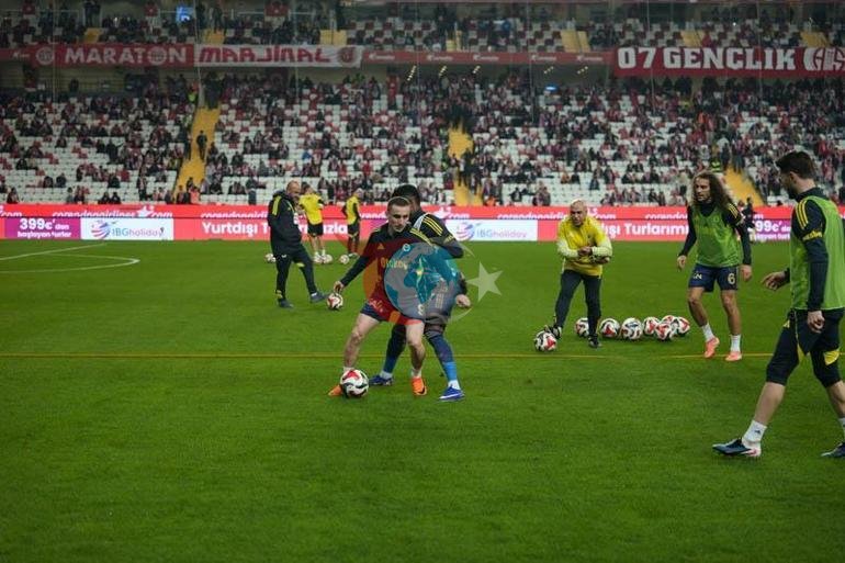 Fenerbahรงe deplasmanda 1 puan ile yetindi