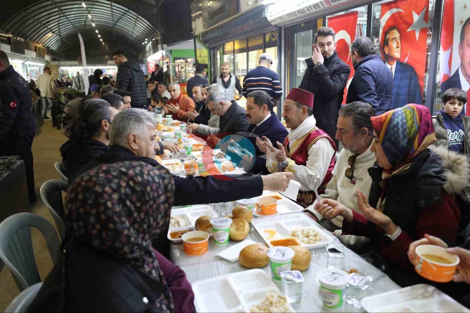 Uzun Çarşı’da iftar sofrası kuruldu