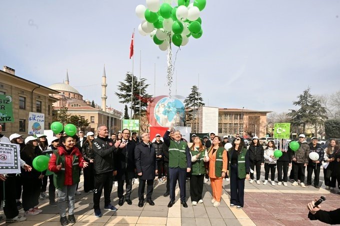 Resimler ve müziklerle bağımlılıklar anlatıldı