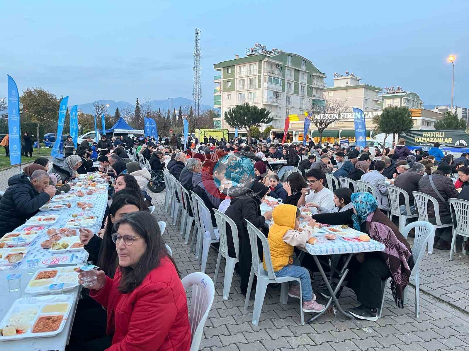 Aydın Büyükşehir Belediyesi Ramazan’ın bereketini kentin dört bir yanına taşımayı sürdürüyor