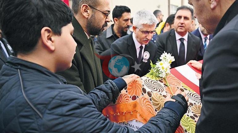 Hastaneden รงฤฑktฤฑ, sฤฑnฤฑfta รถฤretmenini katletti โElimizden bir ลey gelmediโ