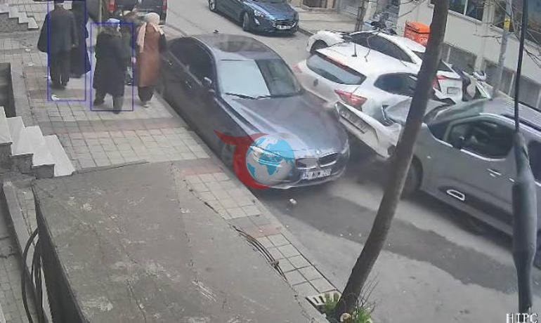 Sultangaziโde trafik kavgasฤฑ kamerada Tartฤฑลma kazaya dรถnรผลtรผ, 5 kiลi araรงtan inip kaรงtฤฑ