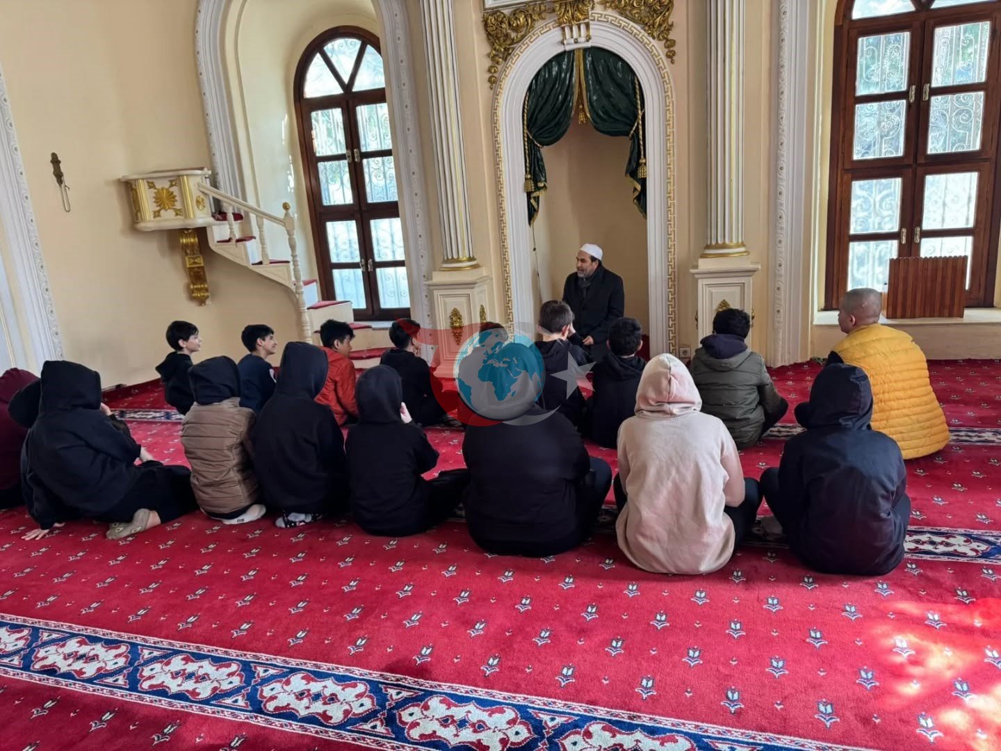 Öğrenciler tarihi camilerde buluşmaya devam ediyor