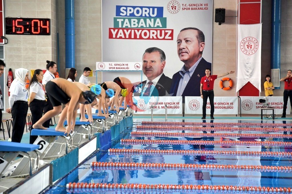 Eskişehir'de Küçükler Yüzme Yarışları Start Aldı