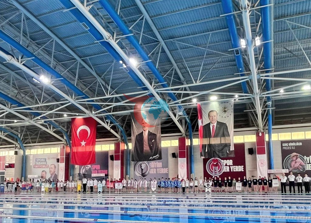 Eskişehir&rsquo;de yüzme müsabakaları başladı