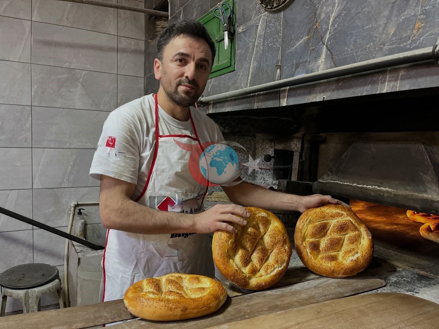 Ramazan pidelerini 180 derecede oruรง tutarak yapฤฑyorlar
