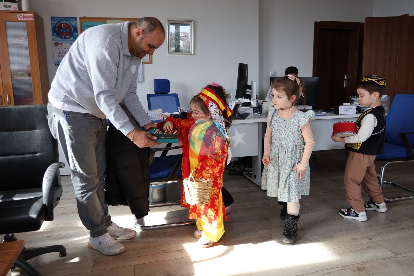 Bilecik&rsquo;te minik öğrenciler davul ve manilerle Ramazan ayı coşkusunu yaşattı