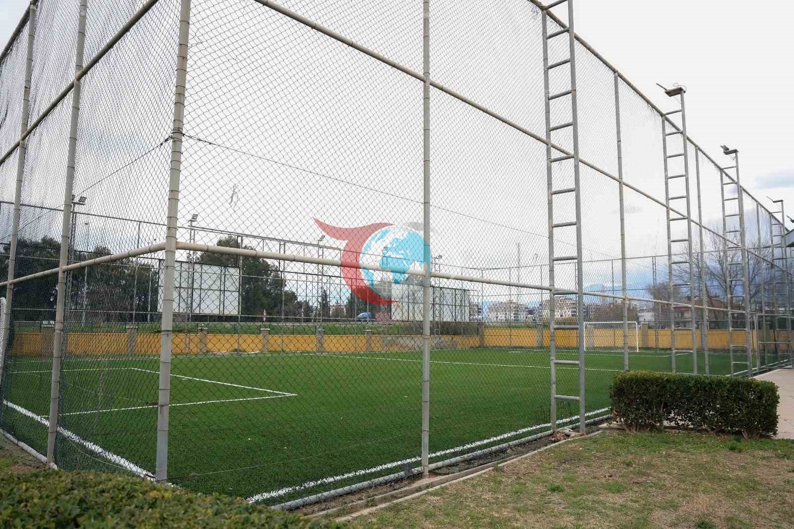 Çeştepe’deki halı saha yeniden hizmete açıldı