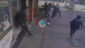 Oyuncak silahla kuyumcu soymaya çalıştılar Esnaf yardıma koştu