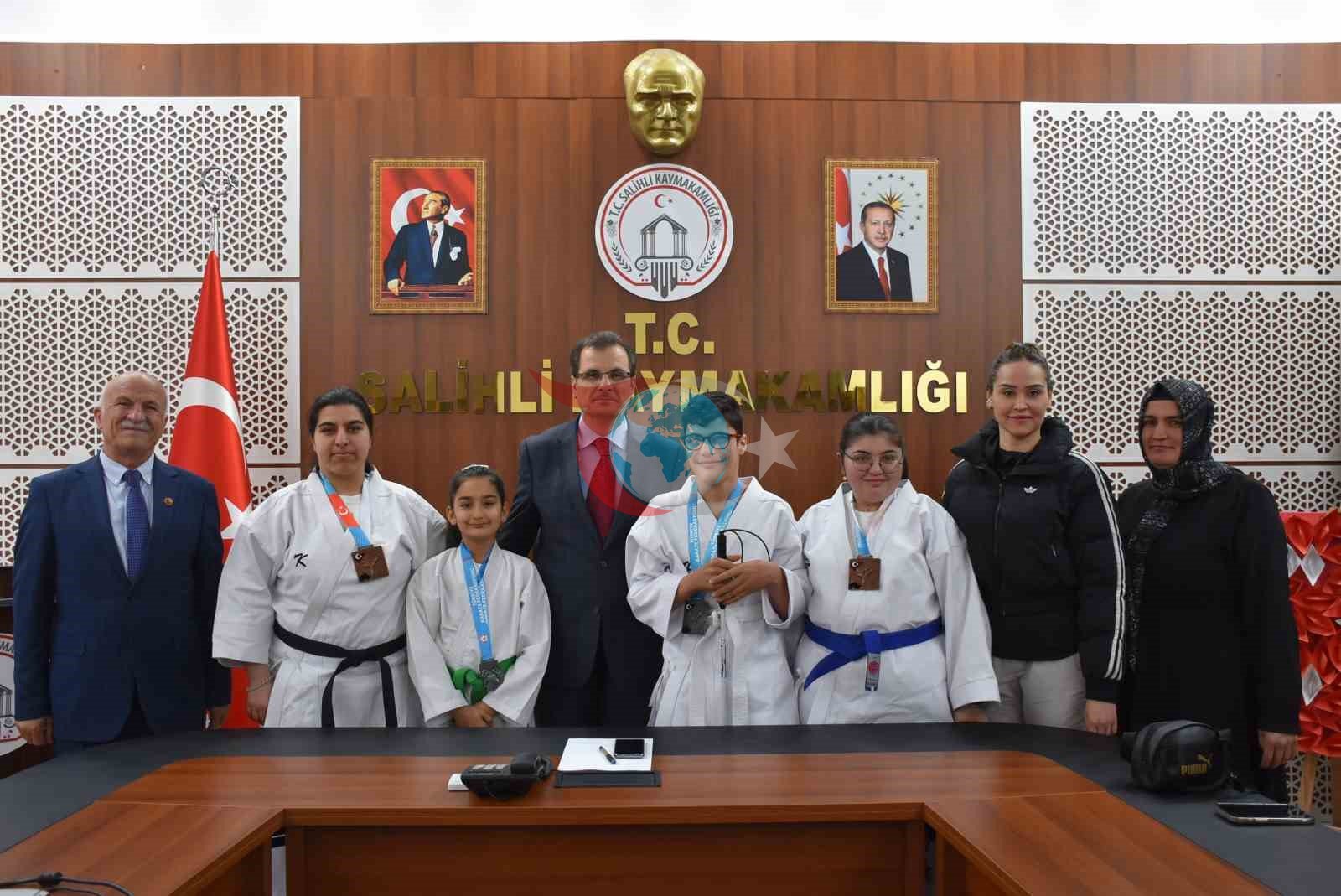 Salihli&rsquo;nin karate yıldızları Türkiye dereceleriyle gururlandırdı