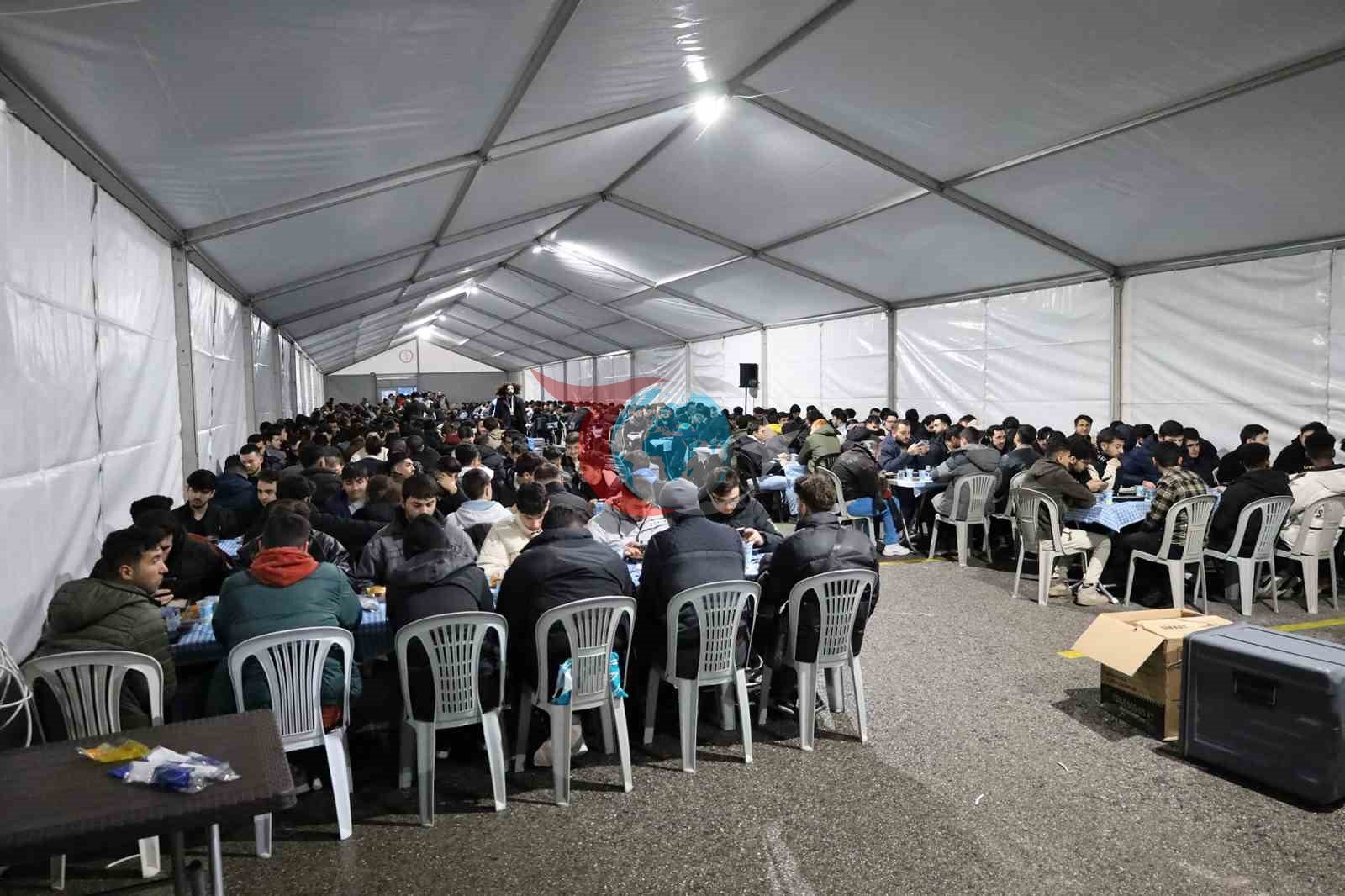 Öğrenciler ve ihtiyaç sahipleri için dev kazanlar kaynıyor