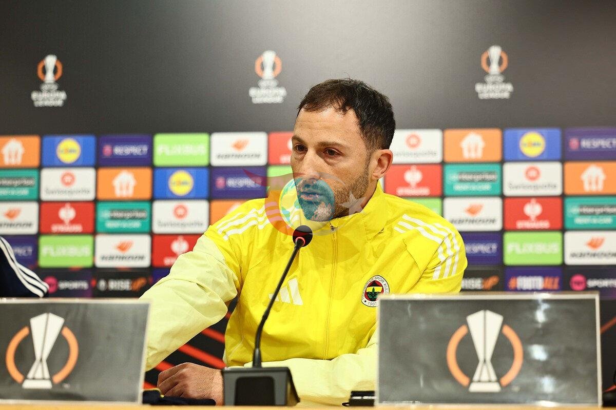 Domenico Tedesco'nun Nottingham Forest maçı öncesi düzenlenen basın toplantısından bir fotoğrafı.