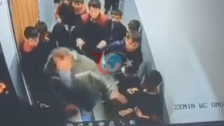 Okul koridorunda veli, kar topu attığını iddia ettiği 8 yaşındaki öğrenciyi darbetti