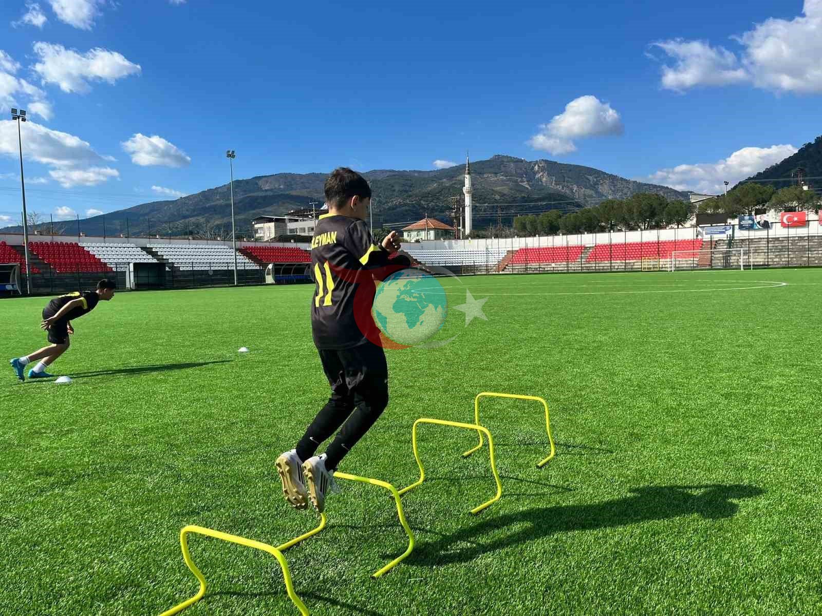 GSB Spor Okulları gençlere sporu sevdirmeye devam ediyor