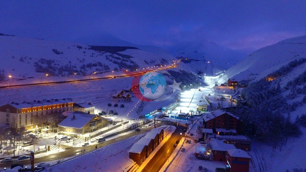 Palandöken&rsquo;de gece kayağı keyfi