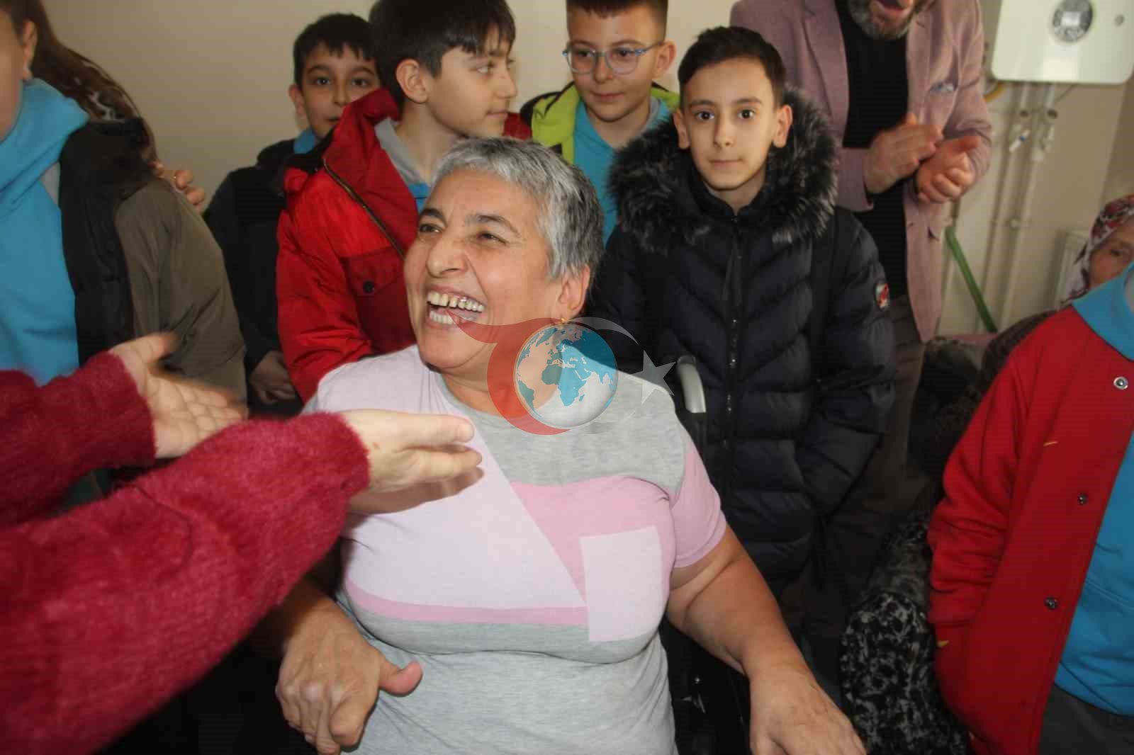 Minik öğrenciler engelli vatandaşın hayalini gerçekleştirdi