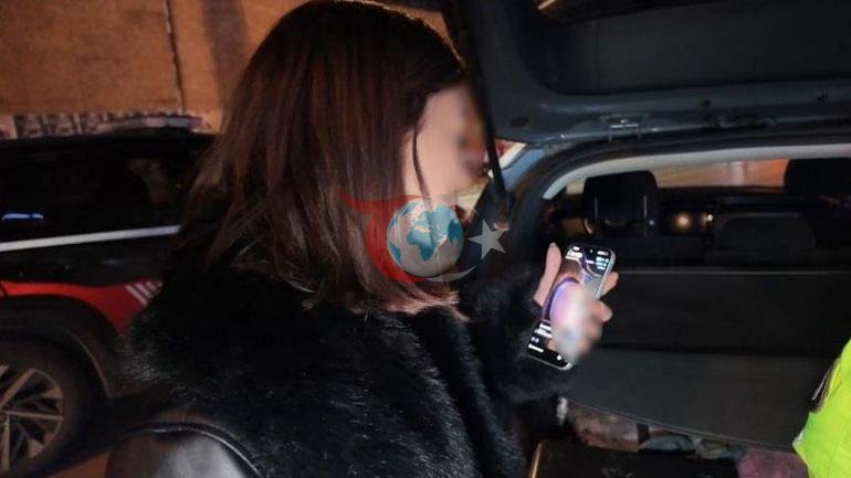 Yer: Kadıköy Polisler şaştı kaldı: Alkollü kadın çakar iddiasıyla aracın önüne atladı