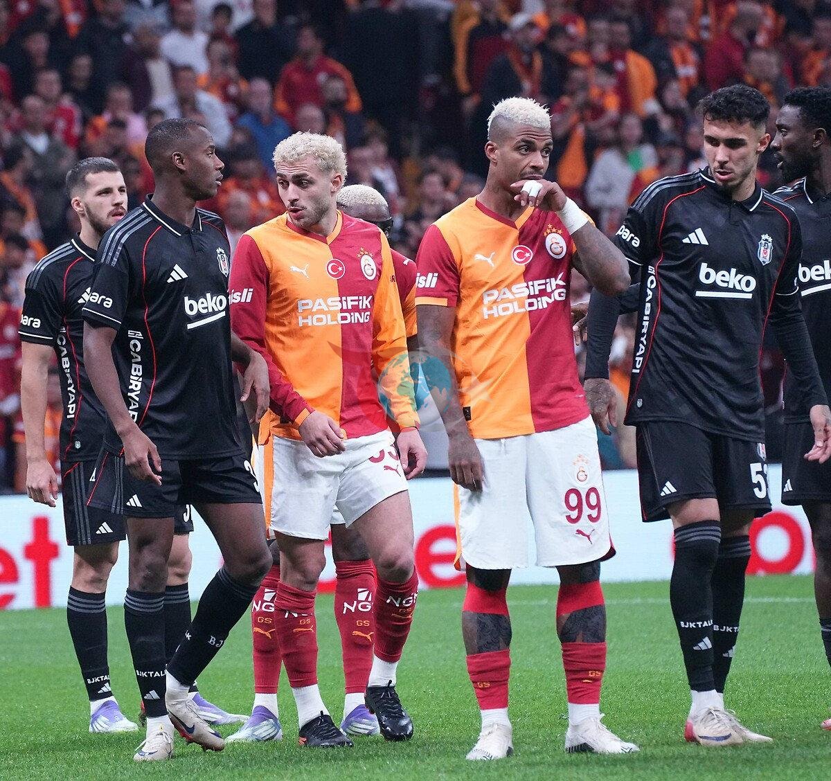 Sezonun ilk yarısında Rams Park'ta oynanan Galatasaray-Beşiktaş maçı