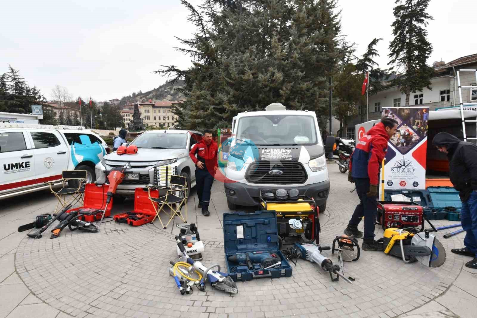Kastamonu&rsquo;da arama ve kurtarma ekiplerinin kullandığı malzemeler sergilendi