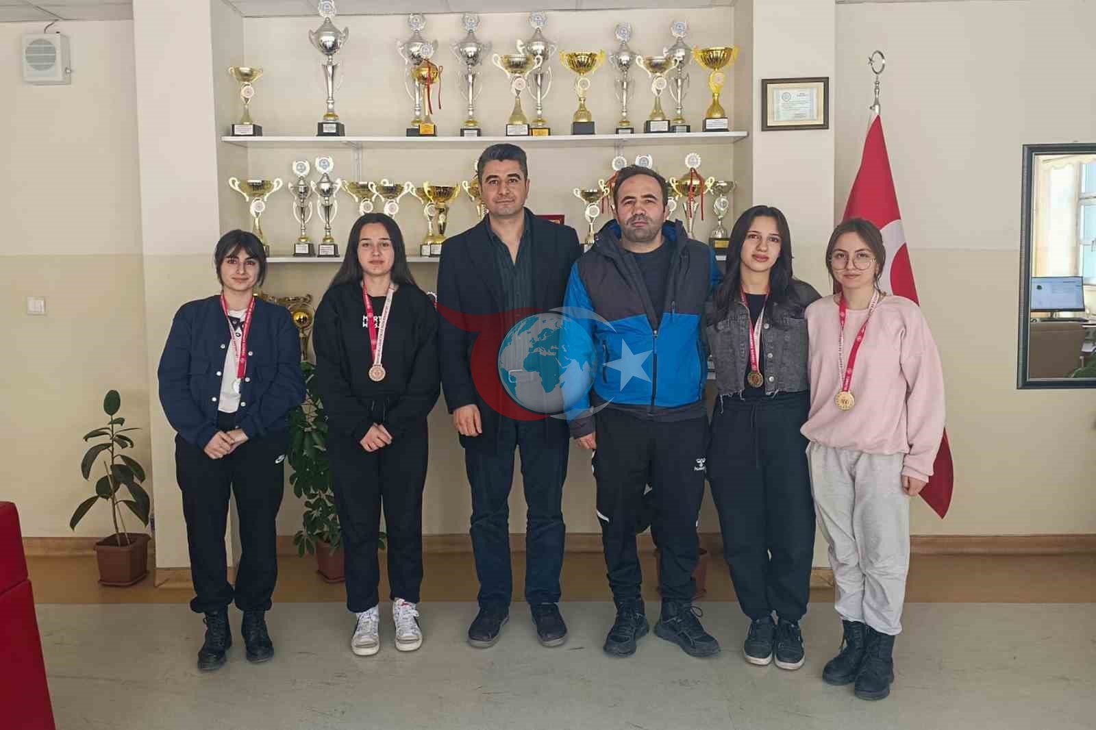 Çataklı öğrencilerden güreş müsabakalarında çifte başarı