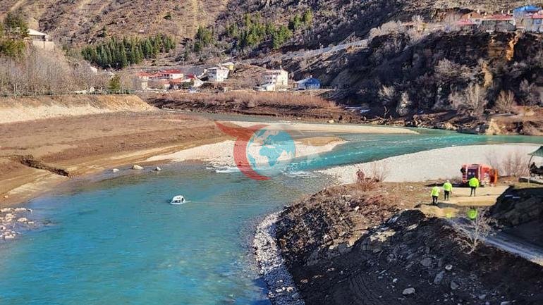 Baraj gölünde can pazarı Araçta mahsur kalan 23 yaşındaki sürücü kurtarıldı