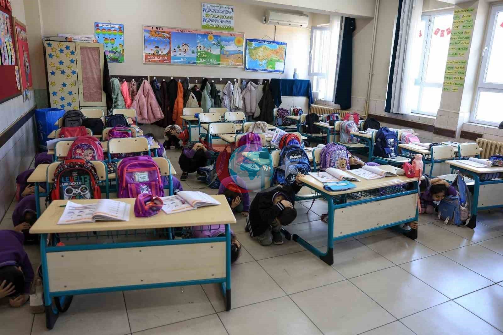 Efeler Belediyesi&rsquo;nden miniklere afet eğitimi