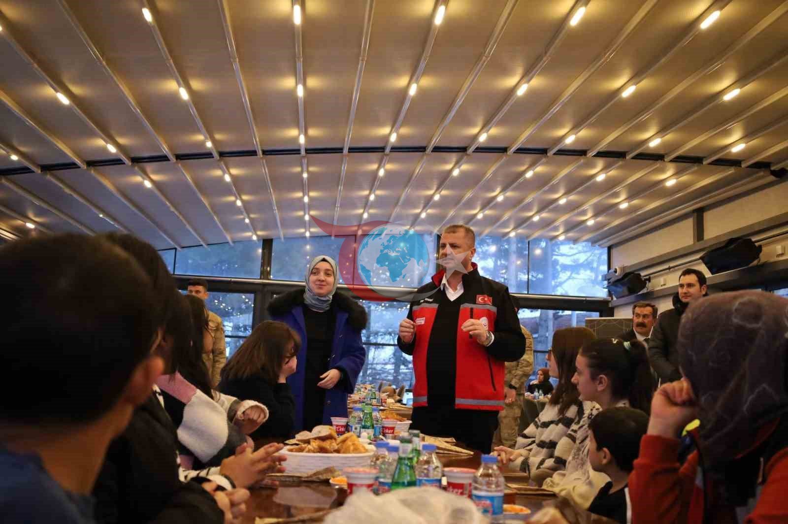 Erzincan&rsquo;da Dünya Yetimler Günü dolayısıyla iftar programı düzenlendi