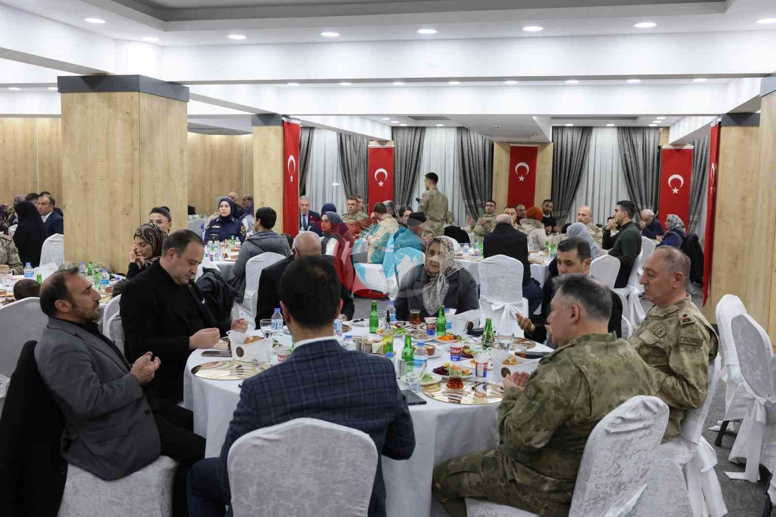 Şehit aileleri ve gaziler onuruna iftar programı düzenlendi