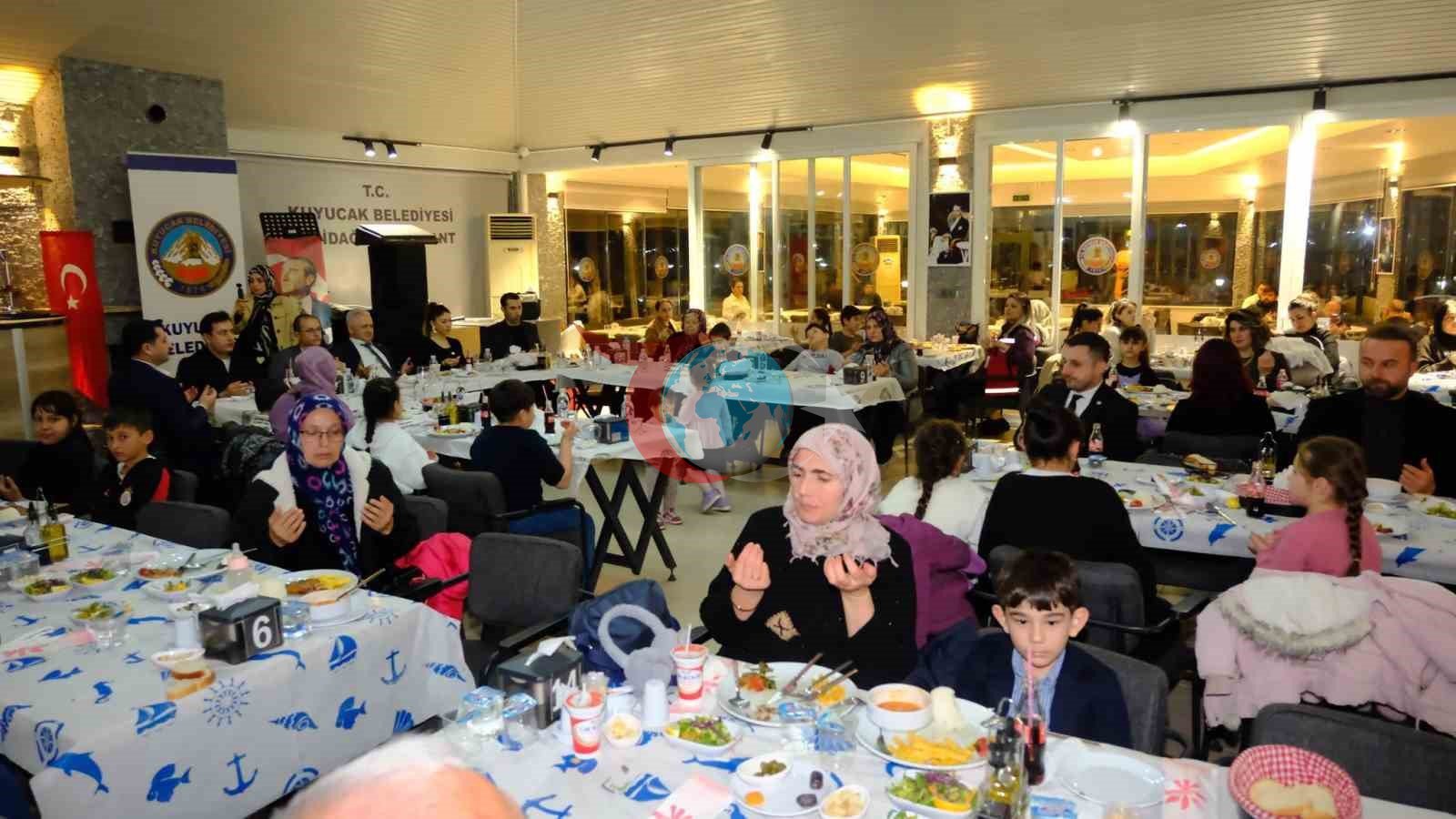 Baลkan Doฤanca, รถksรผz ve yetimlerle iftarda buluลtu