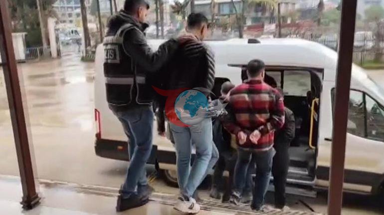 Yer: Hatay Polisten kaçarken içi kalaşnikof dolu çuvalı yola attılar