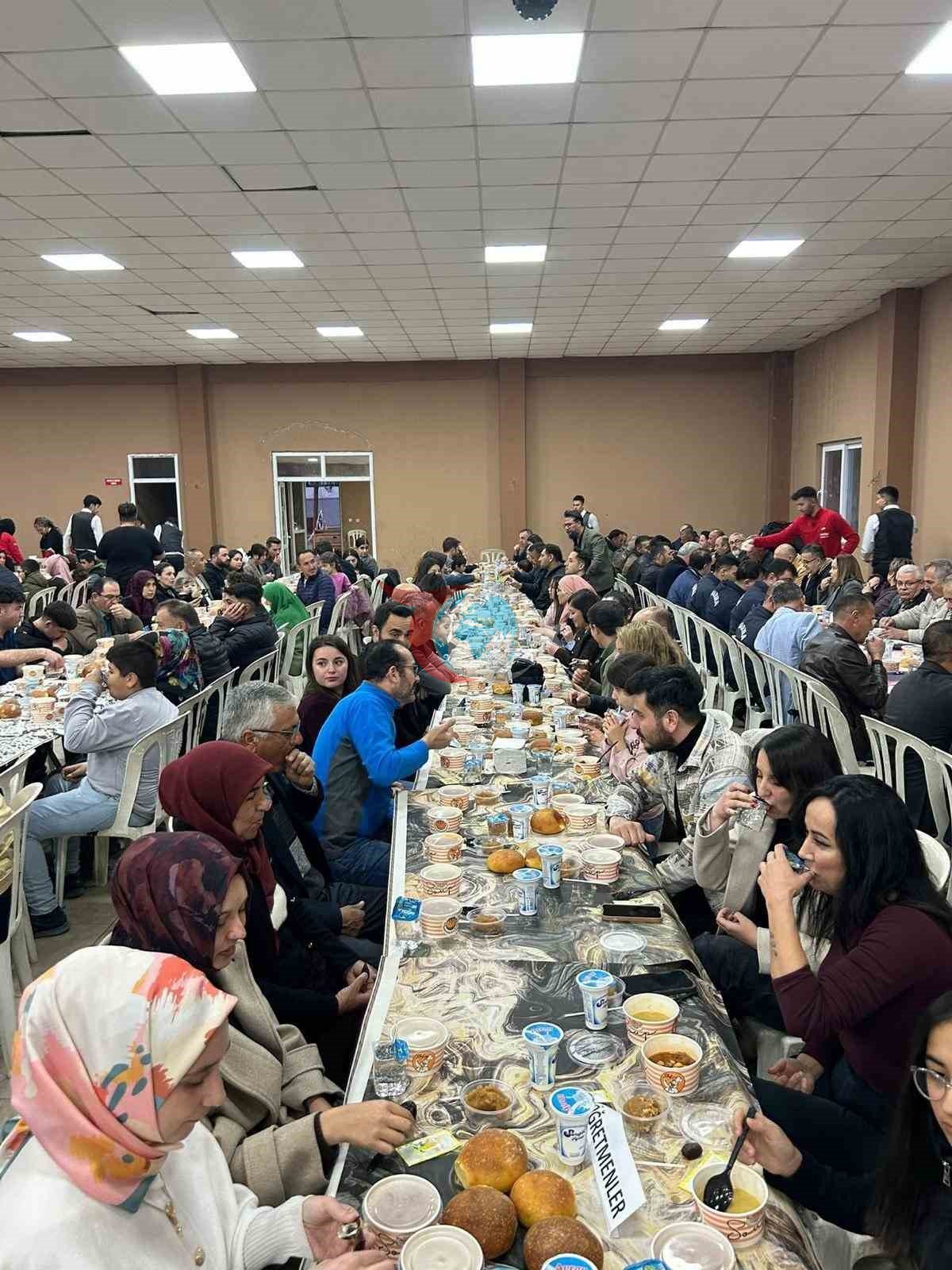 Alaลehir Killikโte birlik ve dayanฤฑลma sofrasฤฑ kuruldu