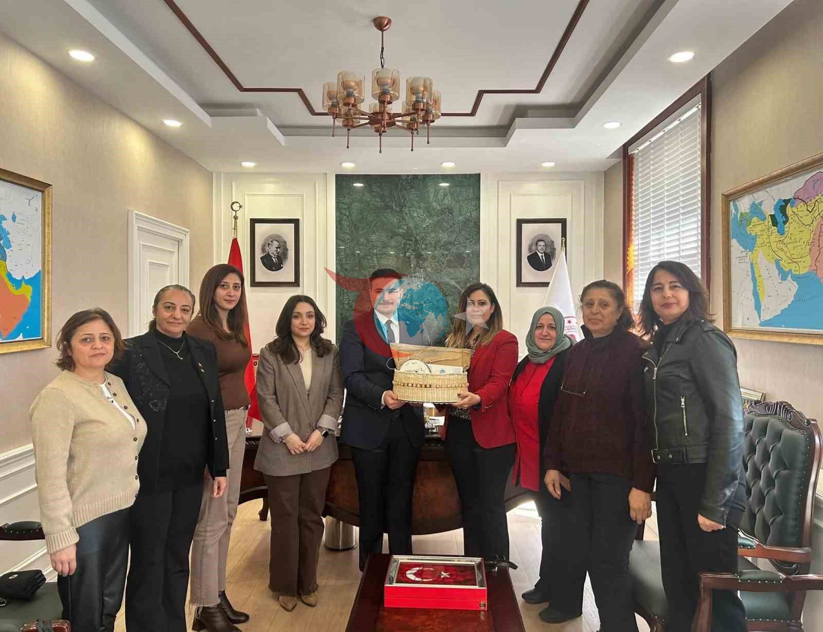 Gökçeadalı kadınlardan Kaymakam Acar&rsquo;a el emeği hediyesi