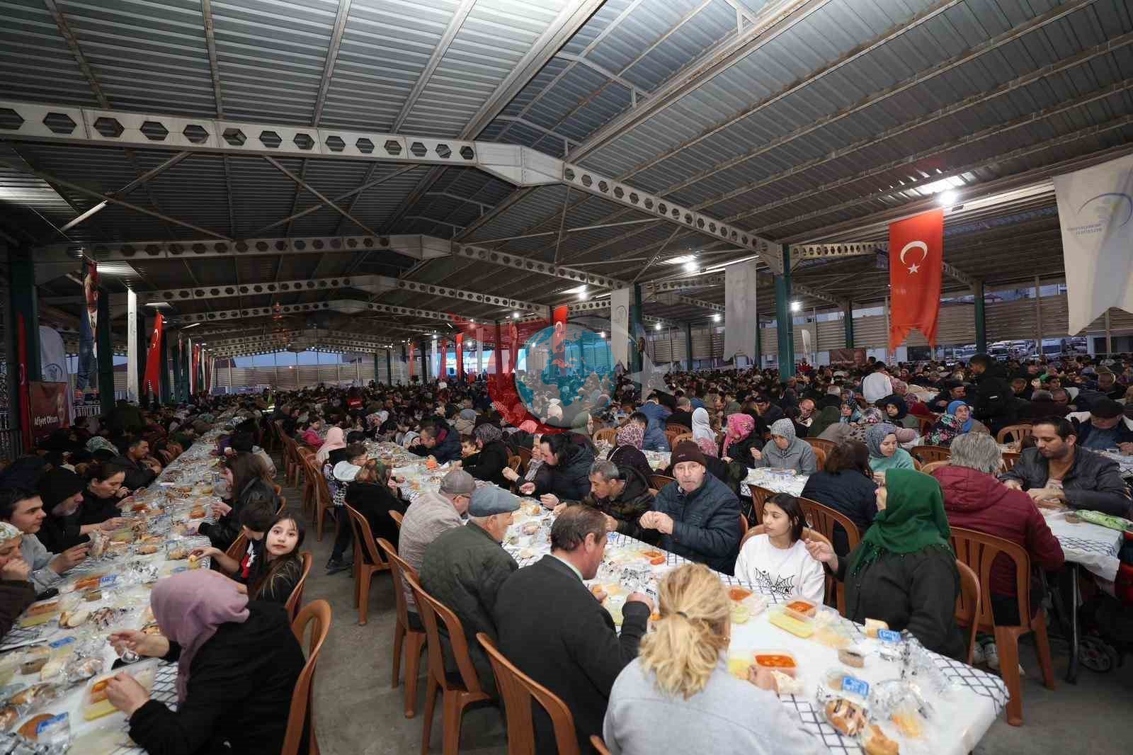 Merkezefendi&rsquo;nin iftar sofrası bu kez İlbade Mahallesi&rsquo;ne kuruldu