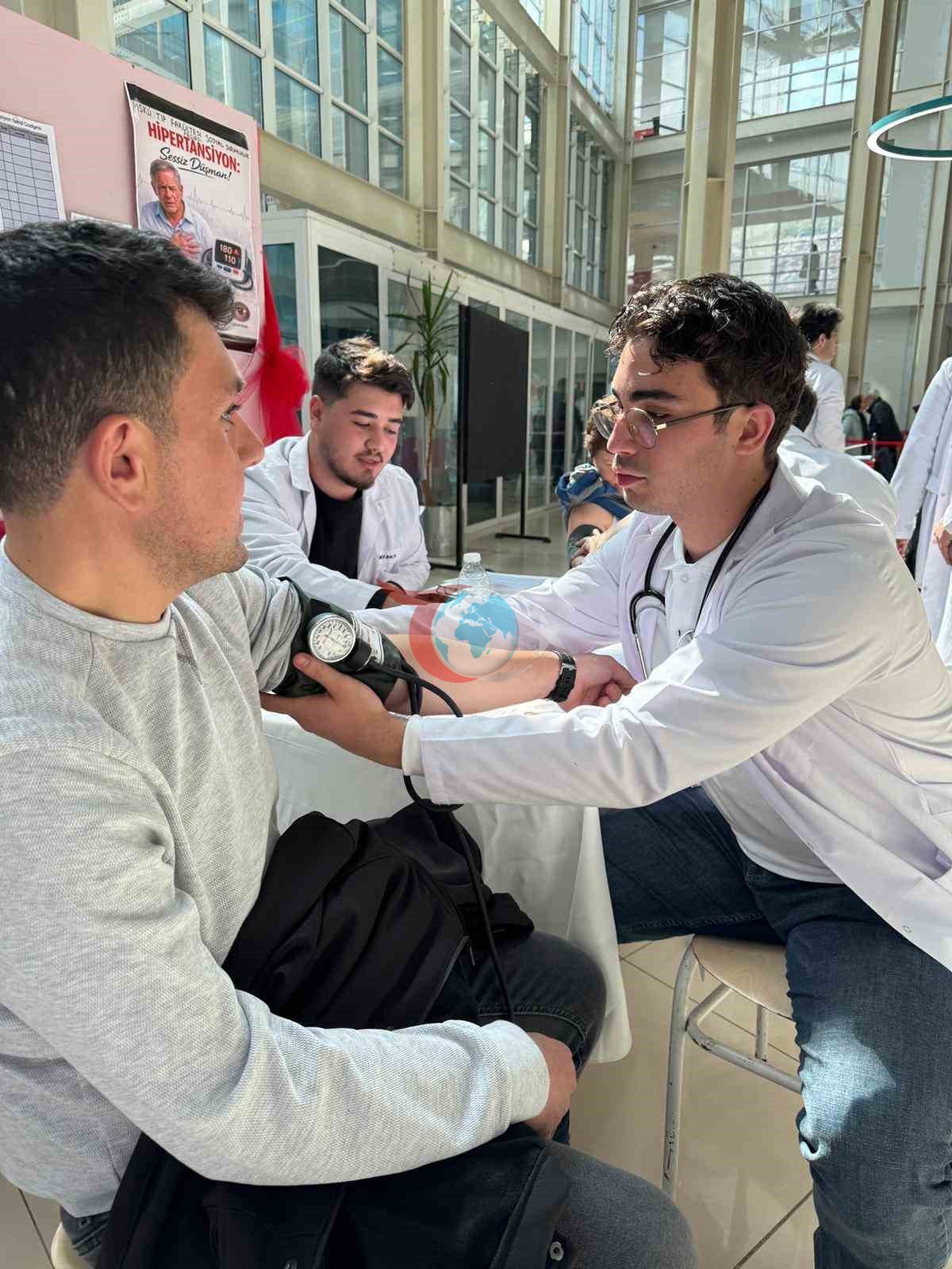Tıp Fakültesi öğrencilerinden hipertansiyon farkındalığı etkinliği