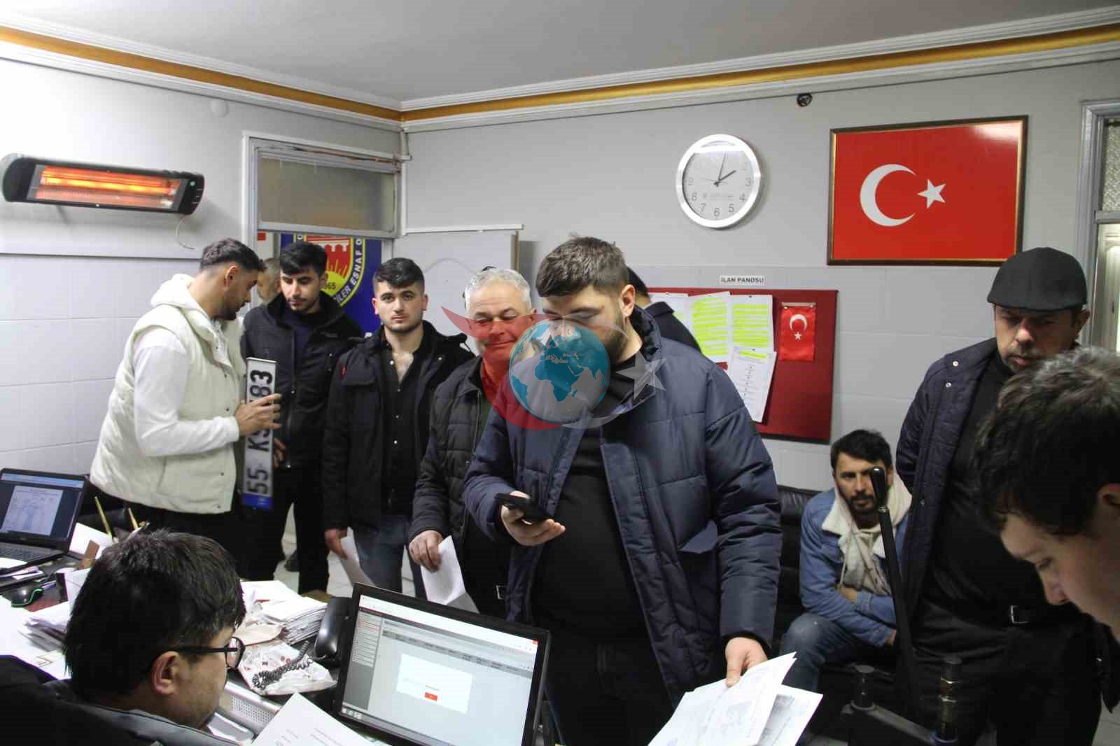 Çarşamba&rsquo;da &lsquo;app plaka&rsquo; paniği: Şoförler odası doldu taştı