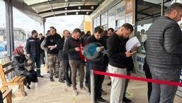 140 bin TL'lik plaka kuyruğu! Haberi duyan koştu