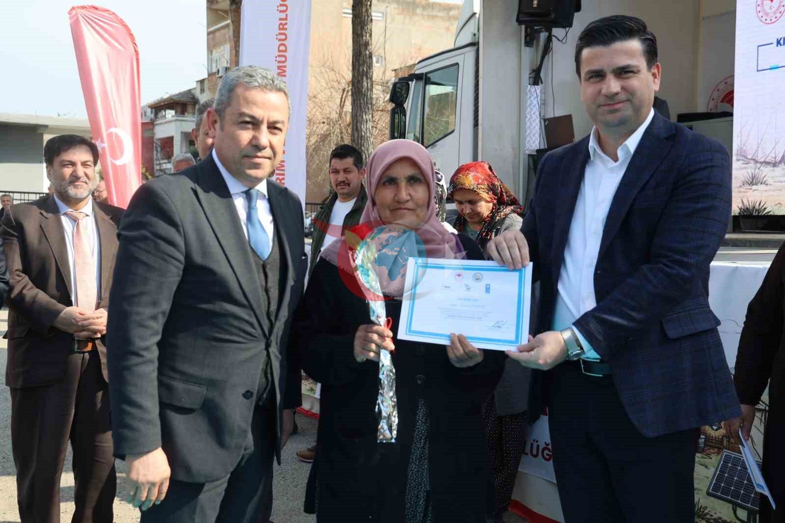 Adana’da konargöçer kadınlara taşınabilir enerji desteği